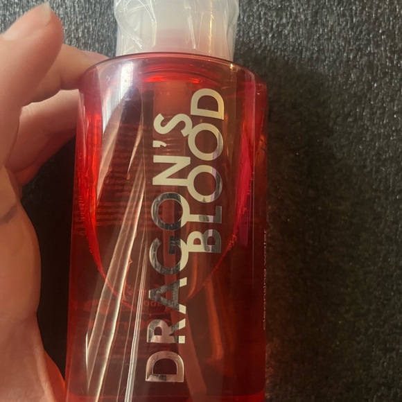 Rodial Dragon's Blood Cleansing Water - Red - Picture 2 of 3